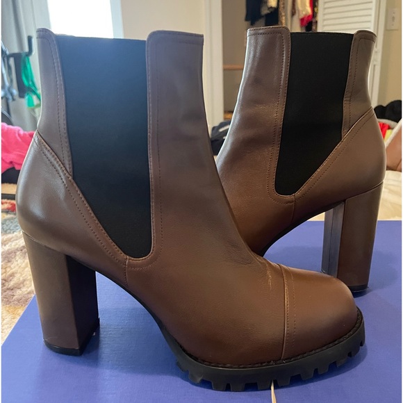 Stuart Weitzman Wenda Lug-Sole Leather Chelsea Boots - Picture 5 of 8